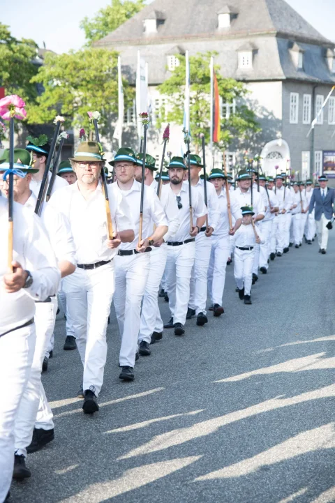 Schützenzug auf dem Rathausplatz