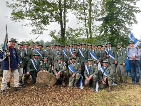 Gruppenfoto am Schnadestein